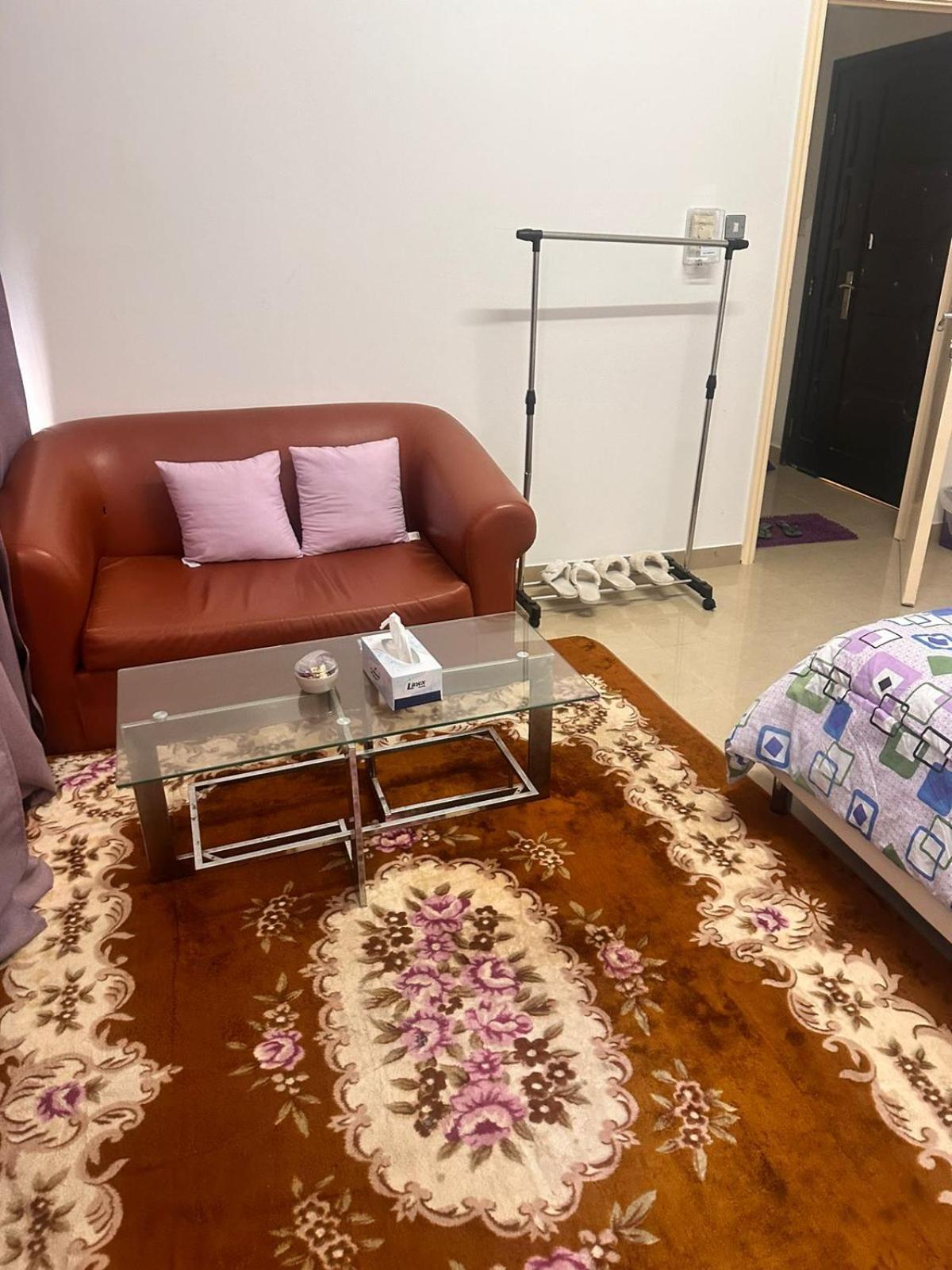 The Purple Place Apartment อาบูดาบี ภายนอก รูปภาพ